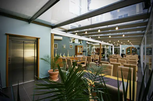 Hotel Xavin, Hark�ny