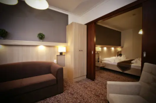 Hotel Xavin, Hark�ny