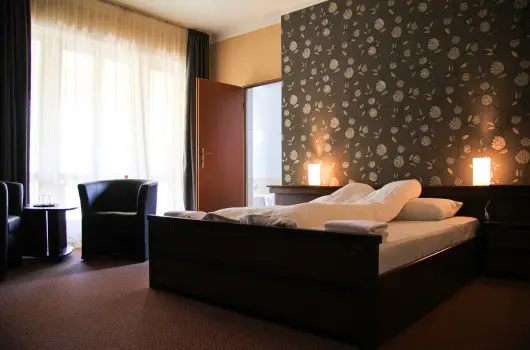 Korona Hotel Harkny, Harkny